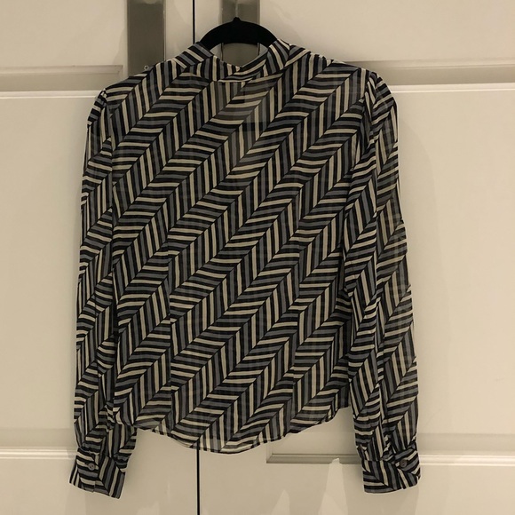 Kenneth Cole New York Sheer 100% Silk Blouse - Picture 4 of 7